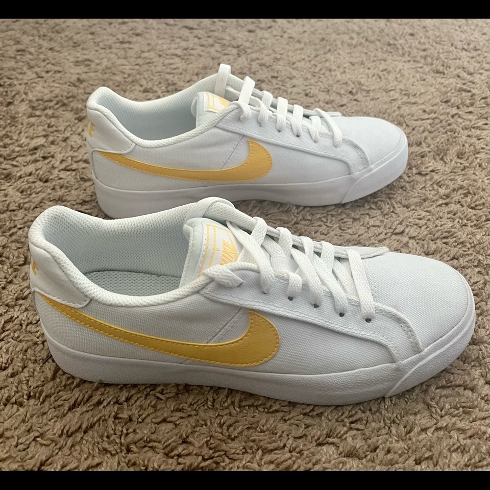 Nike low rise